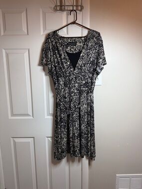 connected apparel Black and White Printed Midi Dress